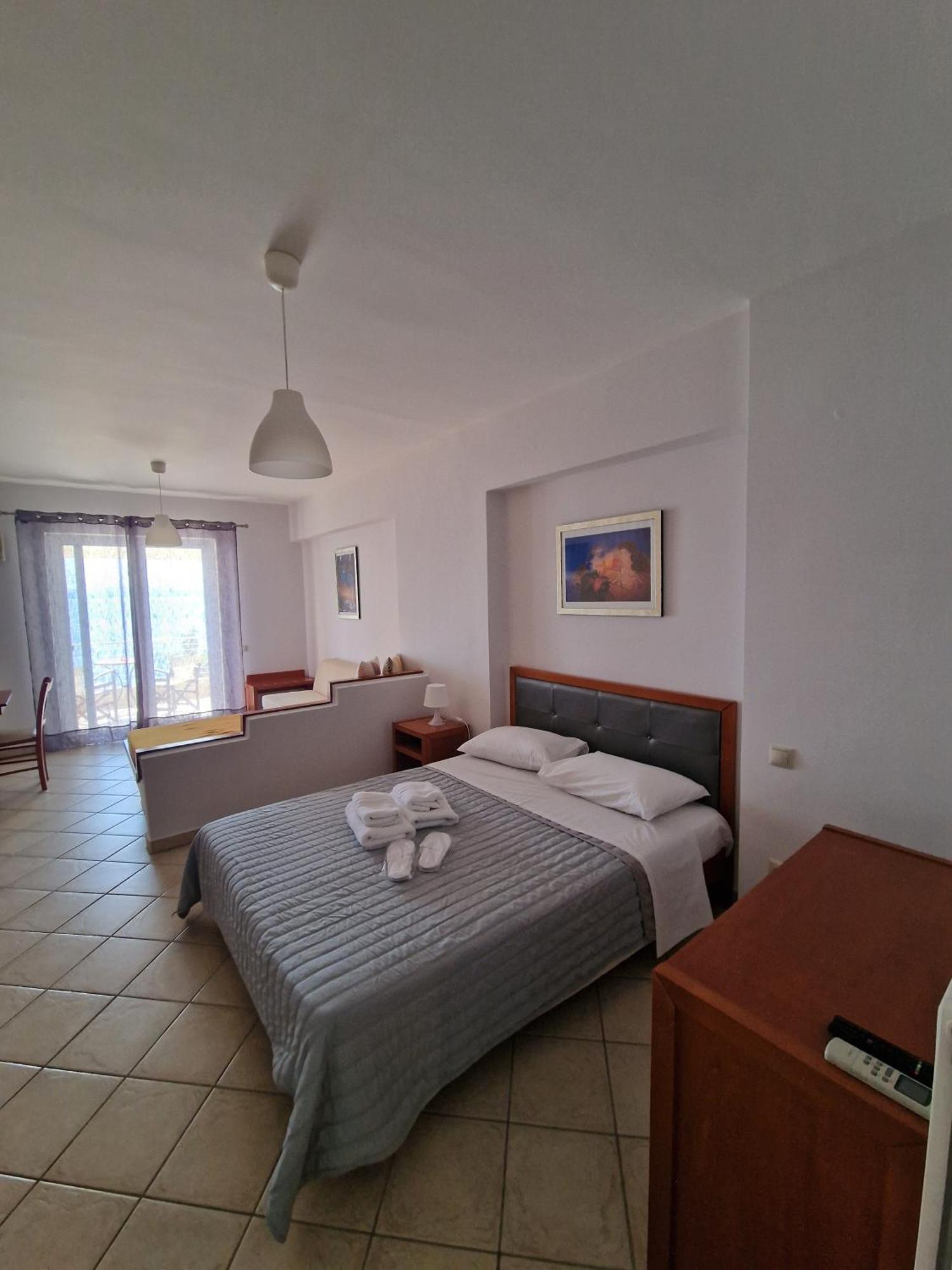 Porto Xronia Aparthotel Khrónia Buitenkant foto