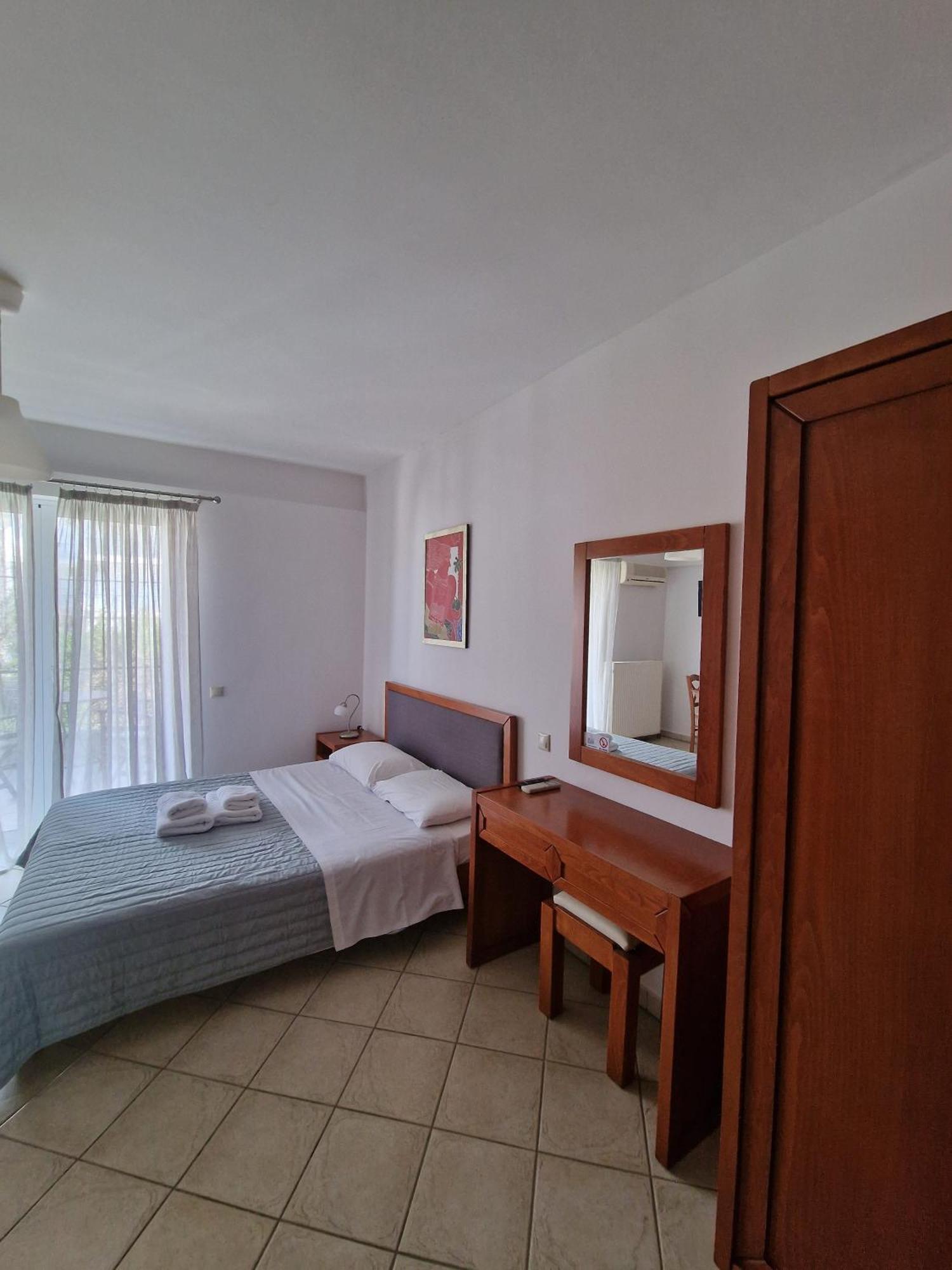 Porto Xronia Aparthotel Khrónia Buitenkant foto